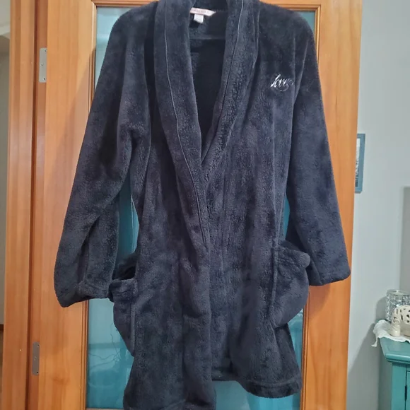 Victoria's Secret Plush Black Robe - Picture 2 of 6